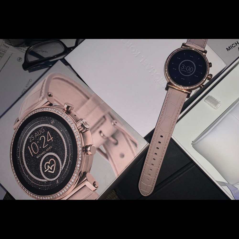 MK Rose gold Sophie Smartwatch